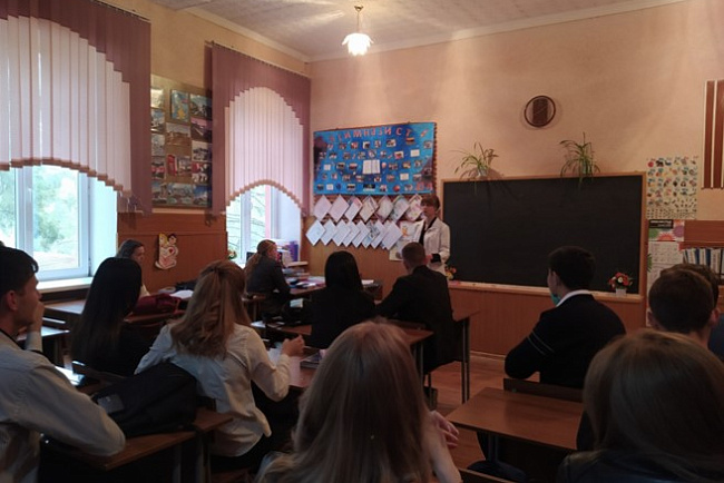 Преподаватели и студенты ведущих медицинских ВУЗов страны КГМА им. И. К. Ахунбаева и КРСУ им. Б.Н. Ельцина организовали выездную профориентиационную и санитарно -просветительскую конференцию.